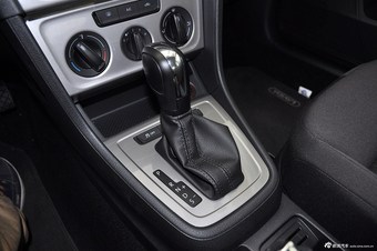 2013款朗逸1.6L自动风尚版 锐意红