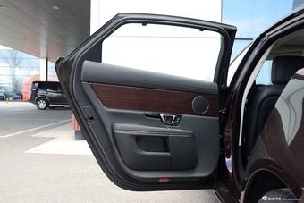 2016款捷豹XJL 2.0T自动两驱典雅商务版