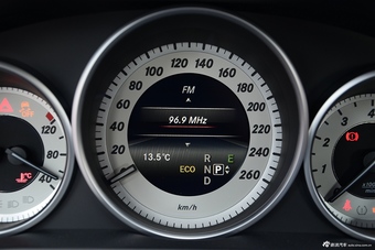 2014款奔驰E260 2.0T自动敞篷版