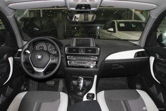 2015款宝马1系118i 1.6T自动都市设计套装图片