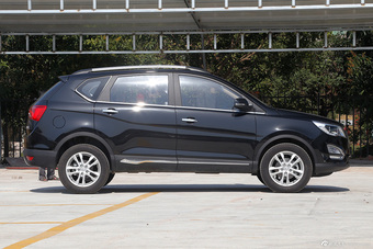 2015款宝骏560 1.8L手动精英型