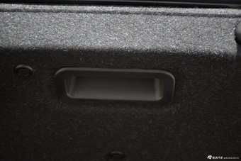 2016款奔腾B90 1.8T自动尊贵型十周年纪念版