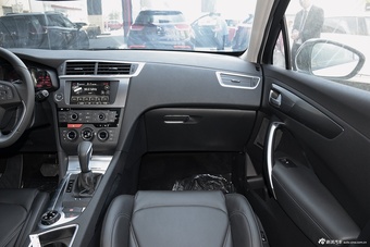 2016款DS6 1.6T自动豪华版THP160