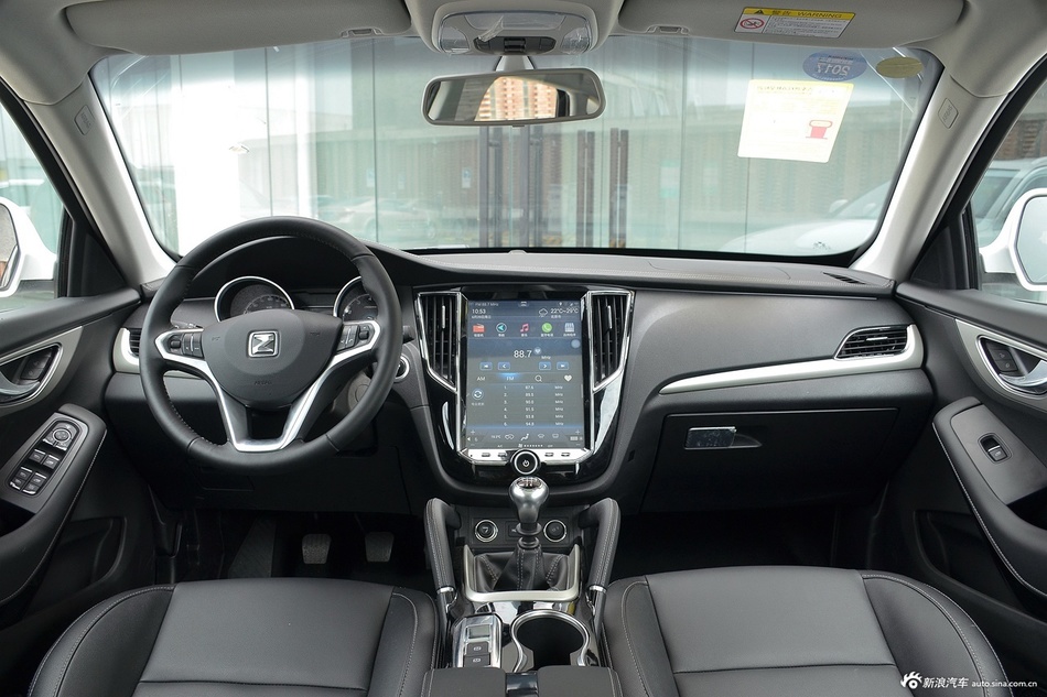 2016款众泰SR7 1.5T手动魔方之梦版