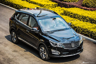 2015款宝骏560