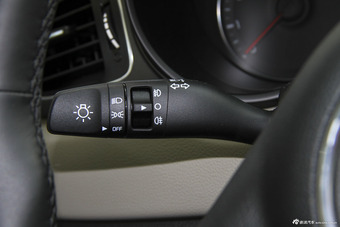 2013款佳乐 2.0L自动标准版7座 京V