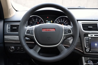 2015款哈弗H8 2.0T自动四驱精英型