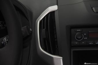 2015款五十铃D-MAX 2.5T手动四驱基本型