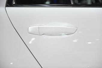 2015上海车展：奔腾B90