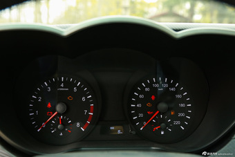 2015款海马福美来1.6L手动悦尚型