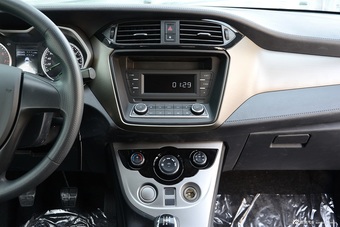 2016款海马M3 1.5L手动时尚型