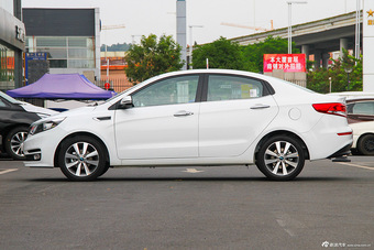 2015款起亚K2 1.6L自动Premium三厢