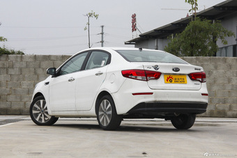 2015款起亚K2 1.4L自动Premium三厢