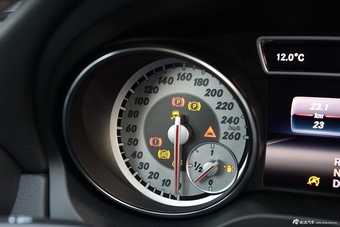 2016款奔驰CLA级 CLA200 1.6T自动动感型