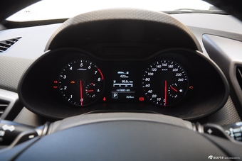 2015款现代飞思 1.6T自动尊享版