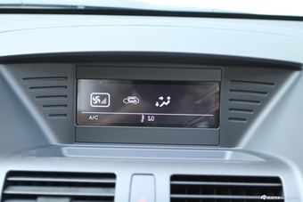 2015款奔腾X80 2.0L自动舒适型