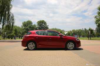 2014款雷克萨斯CT200h领先版单色