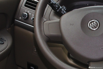 2014款GL8商务车2.4L自动经典版