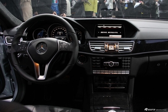 2014款奔驰E级内饰