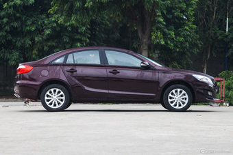 2015款海马M6 1.5T手动豪华型