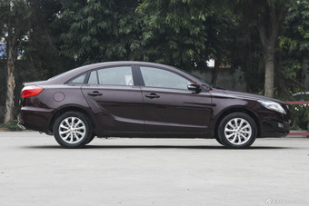 2015款海马M6 1.5T自动豪华型