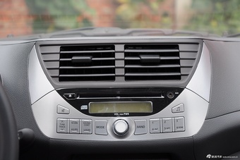 2015款奥拓1.0L自动限定版