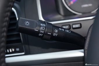 2016款吉利帝豪1.3T手动三厢向上版