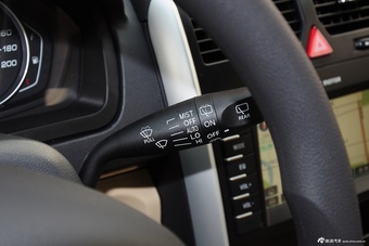 2015款绅宝D20两厢1.5L自动乐享版