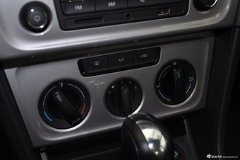 2013款朗逸1.6L自动风尚版 锐意红