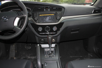 2015款海马M6 1.5T自动豪华型