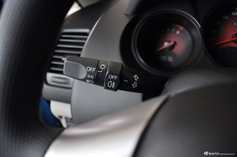 2014款理念1.3L手动舒适型 巴黎蓝