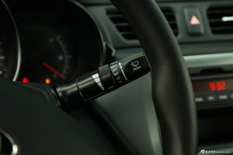 2015款起亚K2 1.4L自动GLS三厢