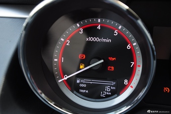 2016款奔腾B70 2.0L自动尊享型