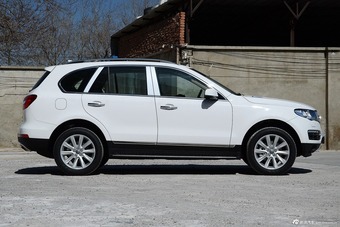 2015款哈弗H8 2.0T自动四驱精英型