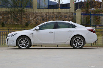 2014款君威2.0L自动精英时尚型