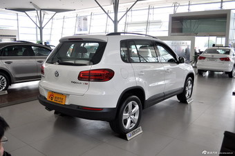 2013款途观1.8TSI自动舒适版两驱 极光白