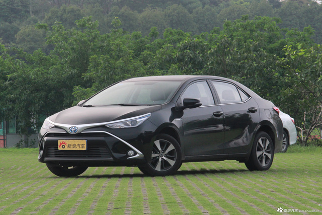 2016款雷凌双擎1.8L自动豪华版 炫晶黑