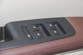 2014款GL8商务车2.4L自动LT豪华商务行政版