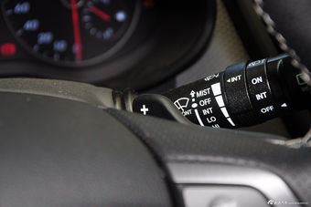 2015款现代飞思 1.6T自动尊享版