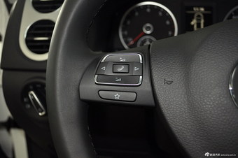 2013款途观1.8TSI自动舒适版两驱 极光白