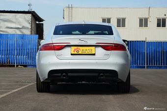 2016款捷豹XF 2.0T自动两驱R-Sport运动版