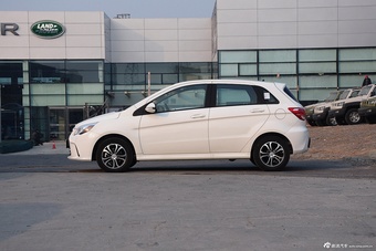 2015款绅宝D20两厢1.5L自动乐享版