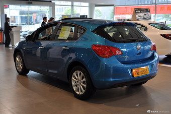 2014款英朗XT 1.6L自动时尚型 天际蓝