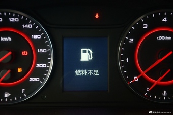 2016款上汽大通G10 2.0T自动旗舰版