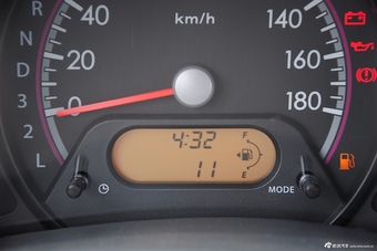 2015款奥拓1.0L自动限定版