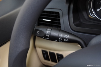 2015款绅宝D20两厢1.5L自动乐享版