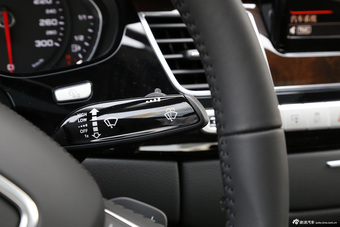2016款奥迪A8L 3.0T自动45TFSI quattro豪华型