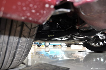 2013款凌派1.8L自动豪华版 探戈红