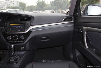 2015款海马M6 1.5T手动豪华型