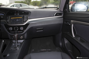 2015款海马M6 1.5T自动豪华型